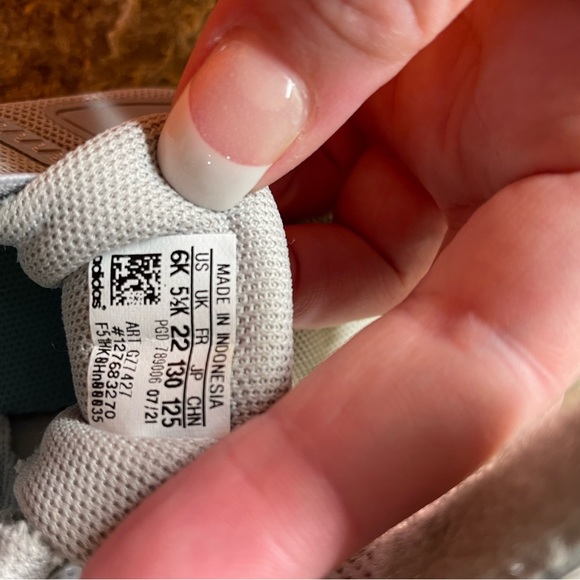 Toddler size 6, Adidas shoes. Only worn 2 times - Picture 2 of 3